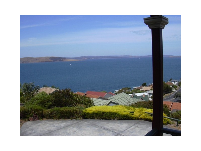 7 Pauldon Drive, Sandy Bay TAS 7005