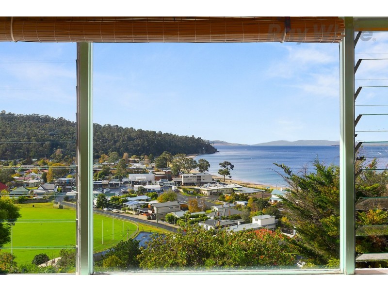 50 Roslyn Avenue, Kingston Beach TAS 7050