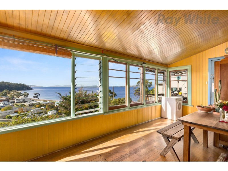 50 Roslyn Avenue, Kingston Beach TAS 7050