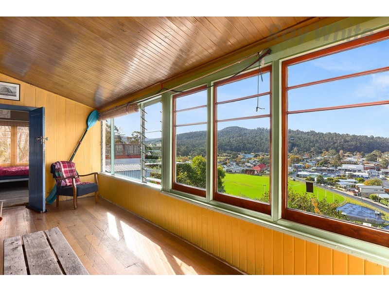 50 Roslyn Avenue, Kingston Beach TAS 7050