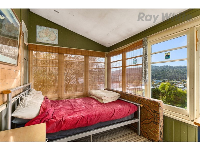 50 Roslyn Avenue, Kingston Beach TAS 7050