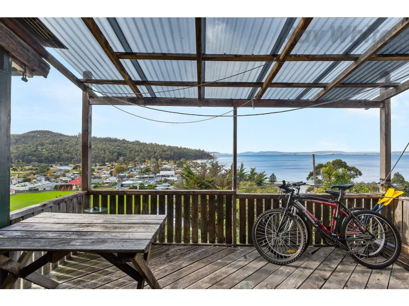 50 Roslyn Avenue, Kingston Beach TAS 7050