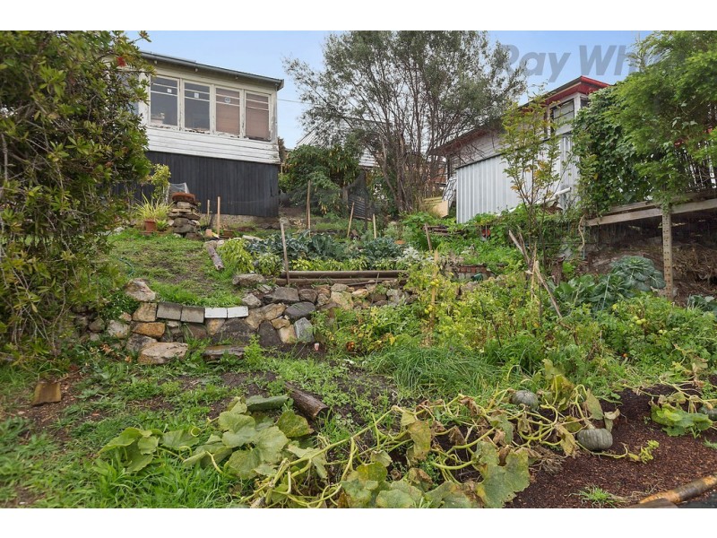 50 Roslyn Avenue, Kingston Beach TAS 7050