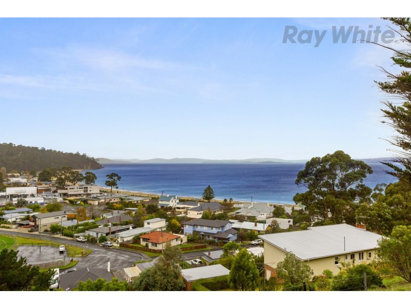 50 Roslyn Avenue, Kingston Beach TAS 7050