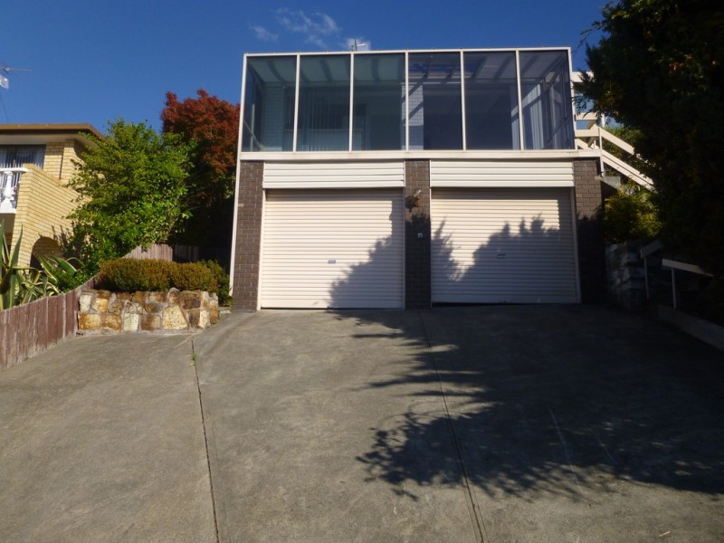 2/4 Amanda Cresent, Sandy Bay TAS 7005