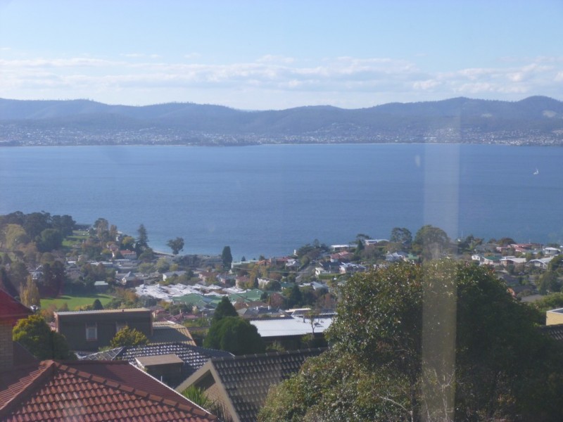 2/4 Amanda Cresent, Sandy Bay TAS 7005