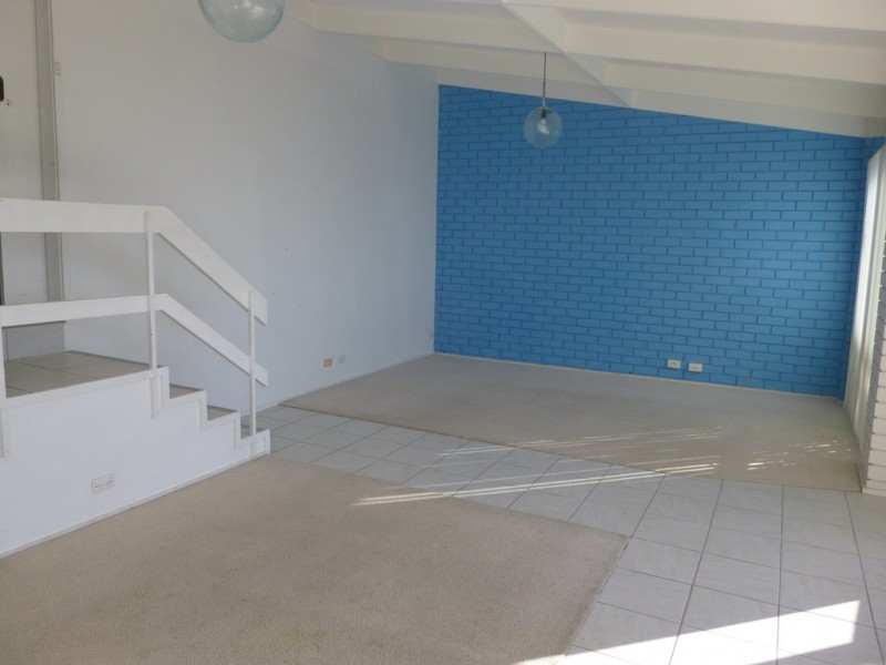 2/4 Amanda Cresent, Sandy Bay TAS 7005