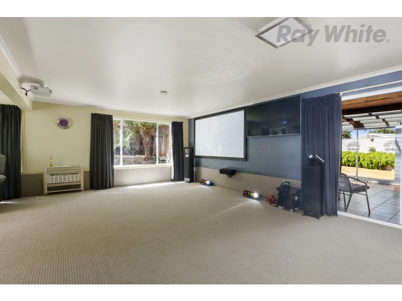 8 Kristen Court, Claremont TAS 7011