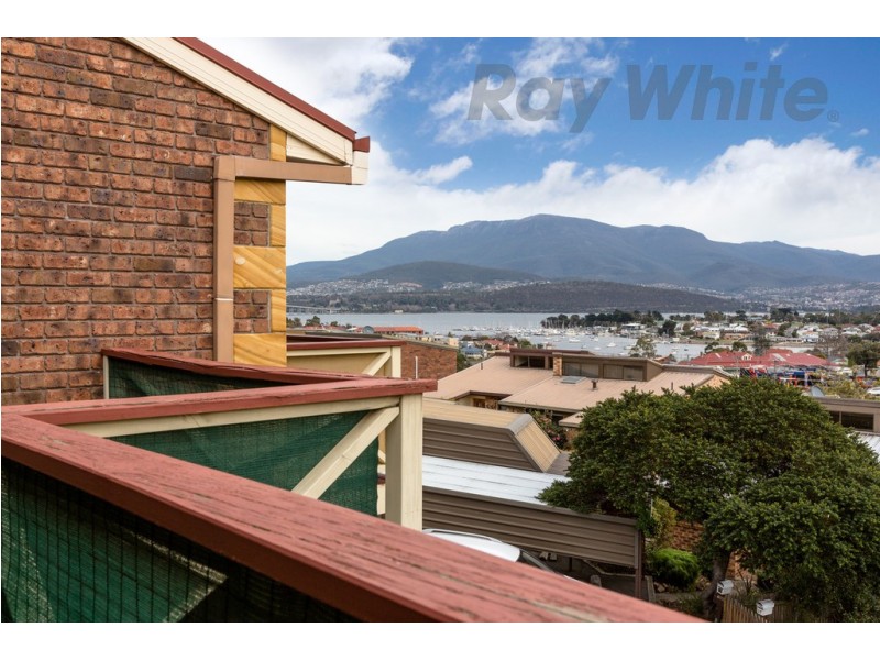 3/84 Malunna Road, Lindisfarne TAS 7015