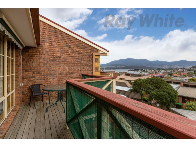 3/84 Malunna Road, Lindisfarne TAS 7015
