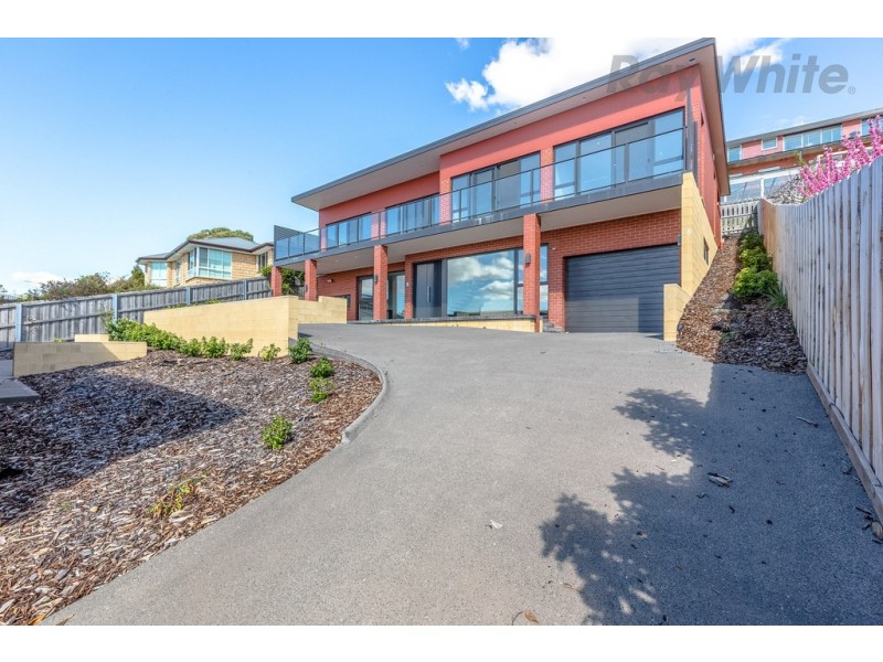 2/40 Coolabah Road, Sandy Bay TAS 7005