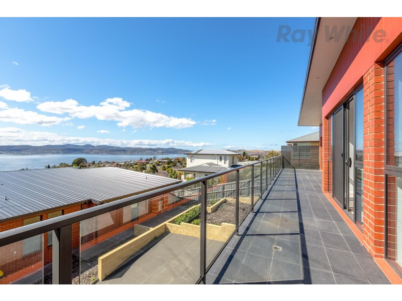 2/40 Coolabah Road, Sandy Bay TAS 7005