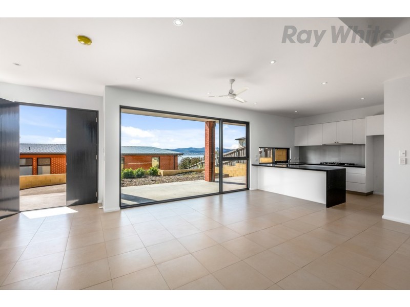 2/40 Coolabah Road, Sandy Bay TAS 7005