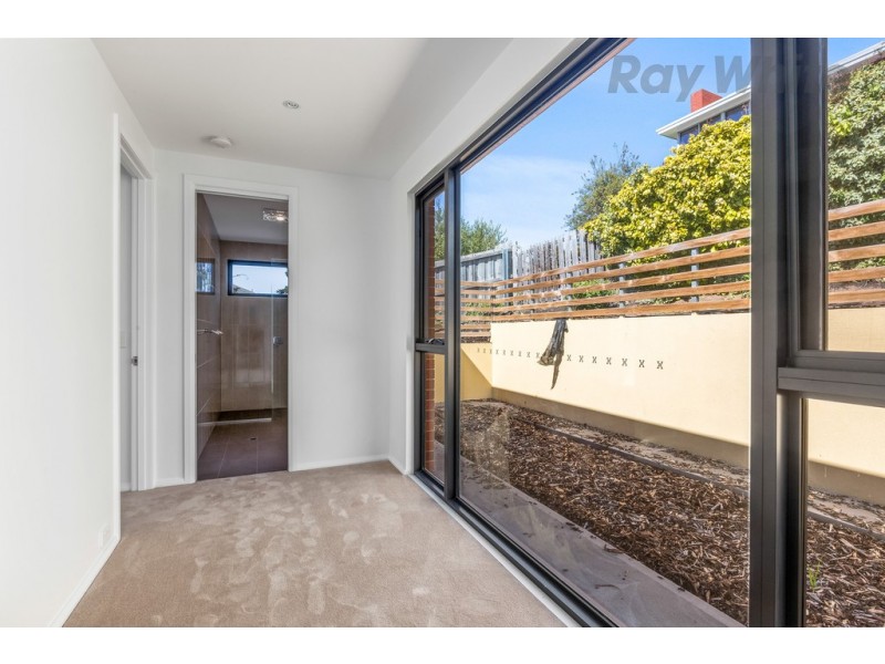 2/40 Coolabah Road, Sandy Bay TAS 7005