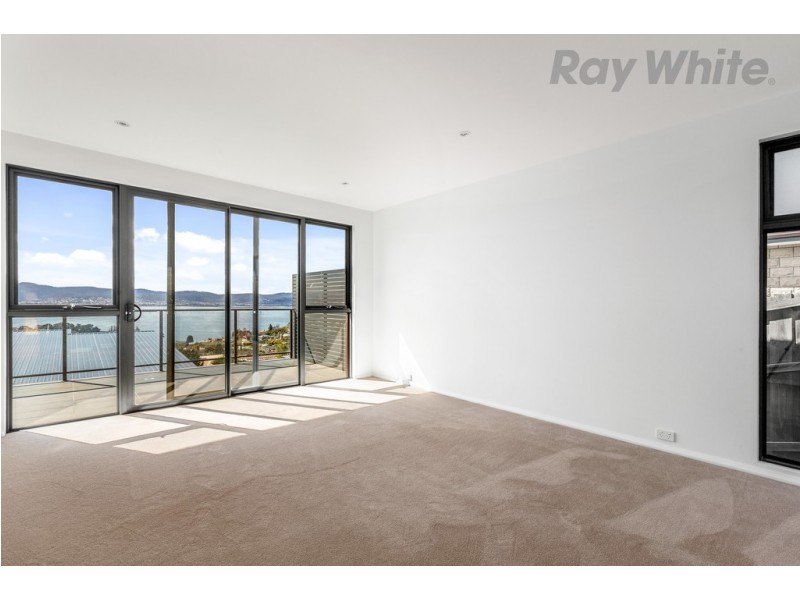 2/40 Coolabah Road, Sandy Bay TAS 7005