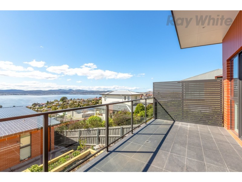 2/40 Coolabah Road, Sandy Bay TAS 7005
