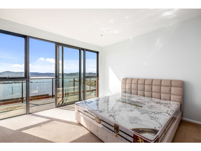 2/40 Coolabah Road, Sandy Bay TAS 7005