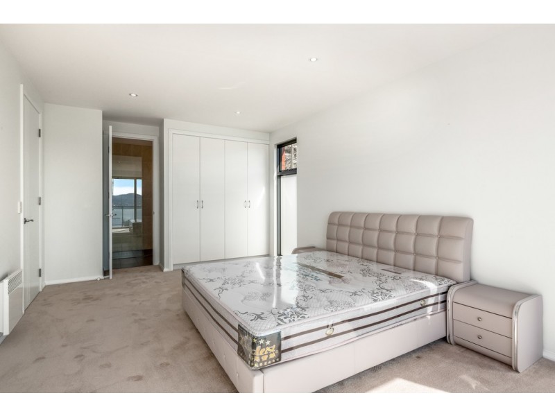 2/40 Coolabah Road, Sandy Bay TAS 7005