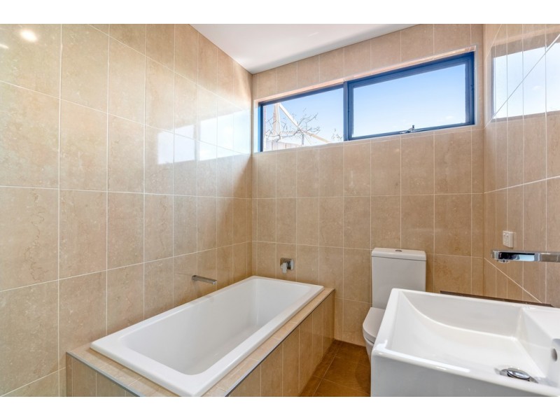 2/40 Coolabah Road, Sandy Bay TAS 7005