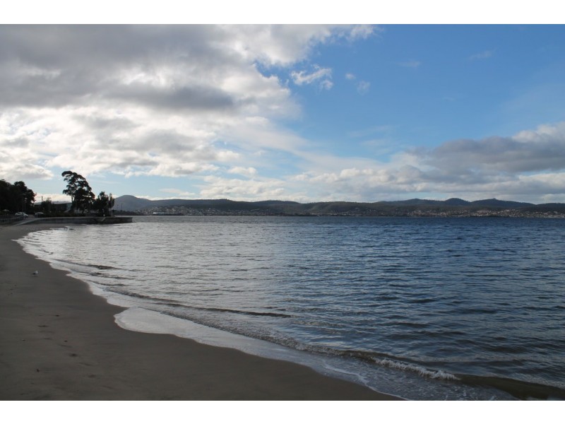 11/5 Beach Road, Sandy Bay TAS 7005