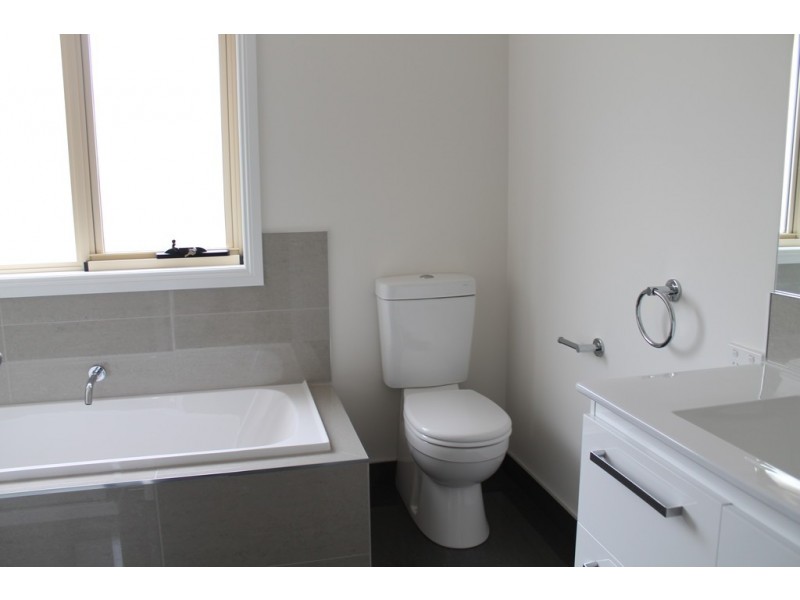 66 Esplanade, Midway Point TAS 7171