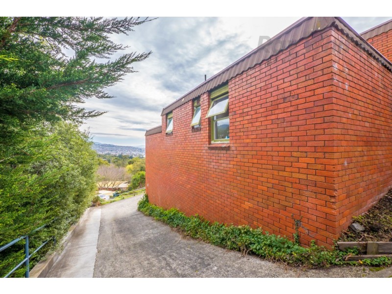 1/12 Dalkeith Court, Sandy Bay TAS 7005