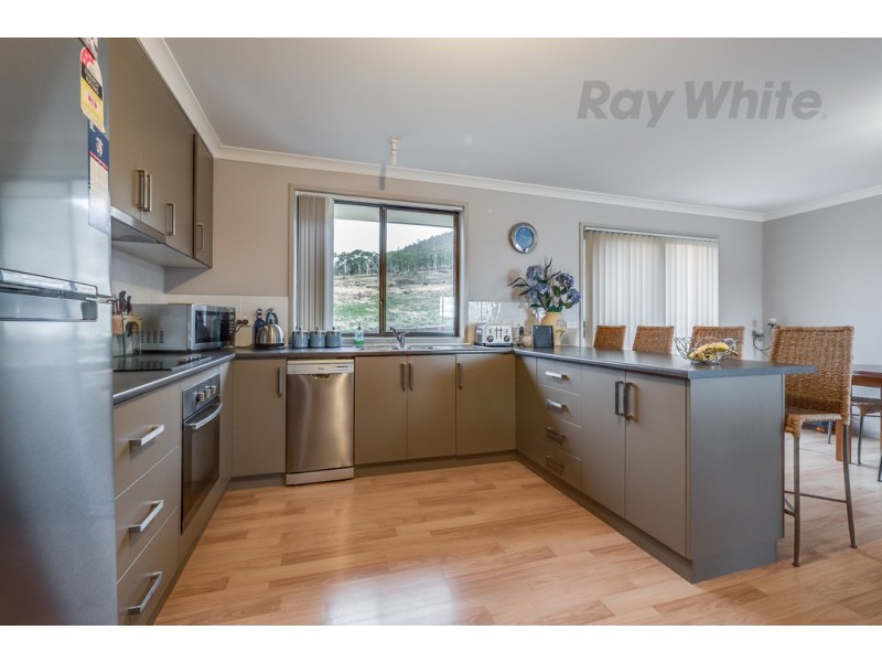 16 Leila Street, New Norfolk TAS 7140