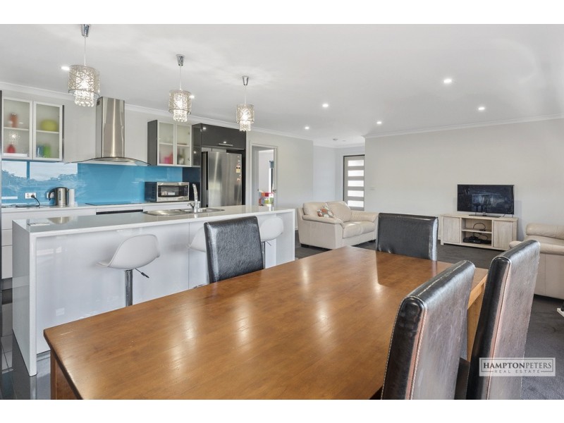 2/9 Platinum Drive, Park Grove TAS 7320