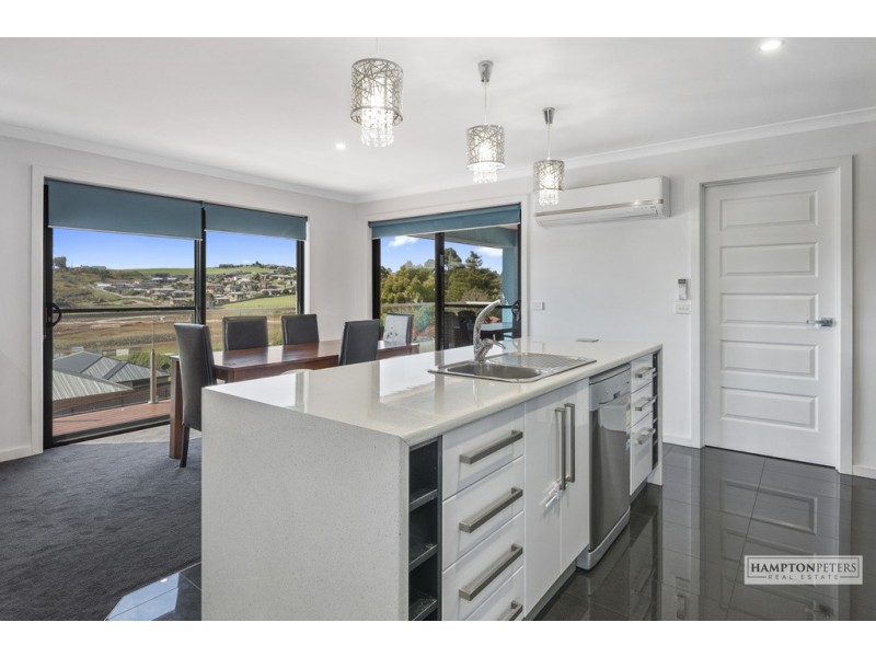 2/9 Platinum Drive, Park Grove TAS 7320