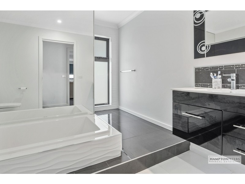 2/9 Platinum Drive, Park Grove TAS 7320