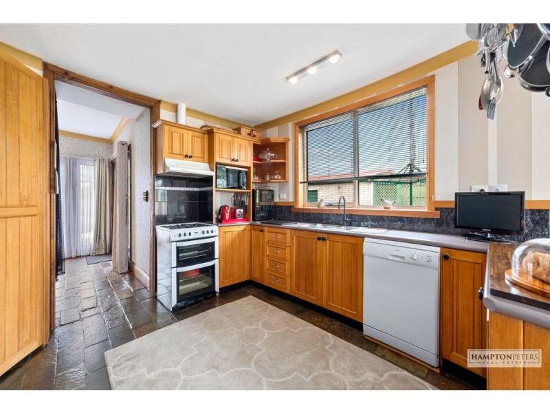 42 Saunders Street, Wynyard TAS 7325