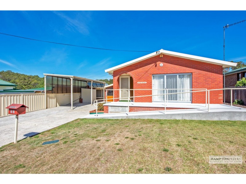 2c Simpson Street, Somerset TAS 7322