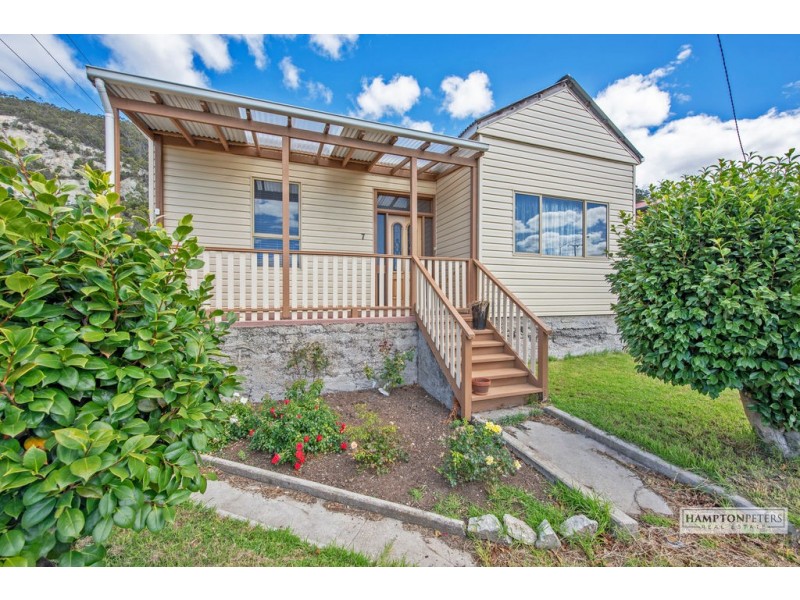 7 Bass Highway, Round Hill TAS 7320