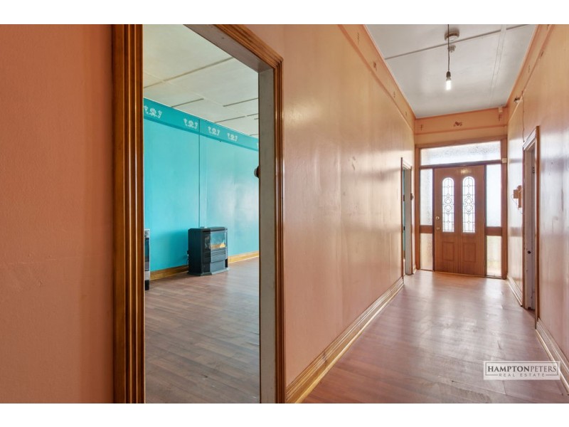 7 Bass Highway, Round Hill TAS 7320