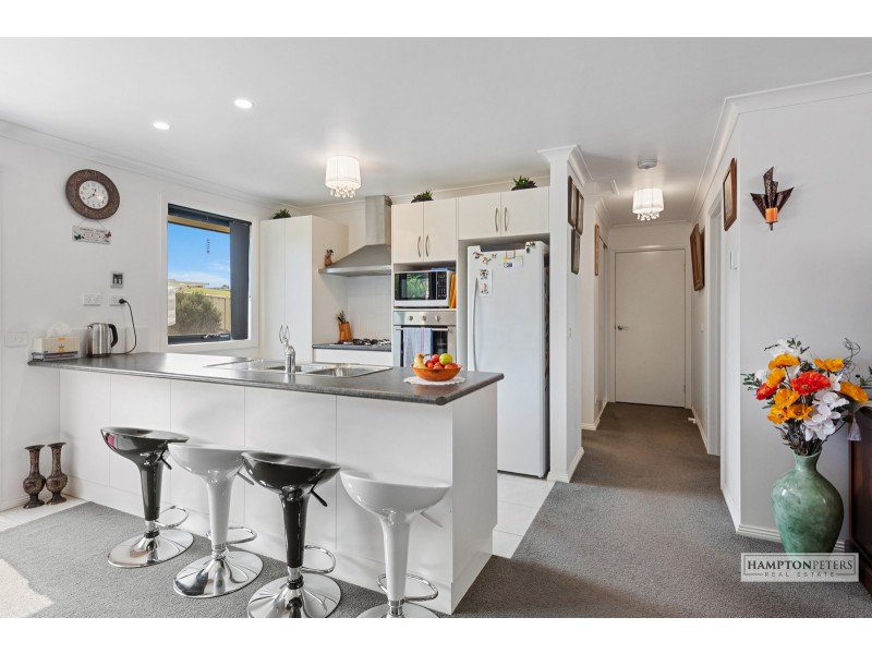 2/4 Paramount Court, Shorewell Park TAS 7320