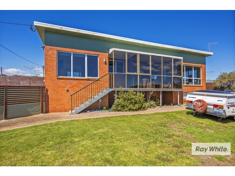 16 Esplanade, Somerset TAS 7322
