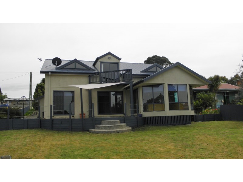 10 Charles Street, Strahan TAS 7468