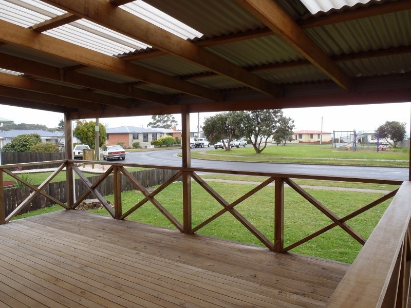 6 Ronald Crescent, Somerset TAS 7322