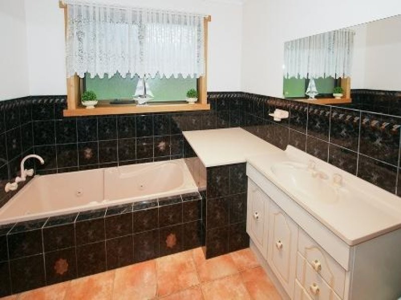 534 Penguin Road, Penguin TAS 7316