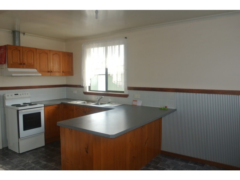 16 Dooley Street, Ulverstone TAS 7315