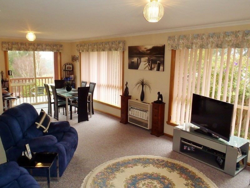 2/106 Cardigan Street, Somerset TAS 7322