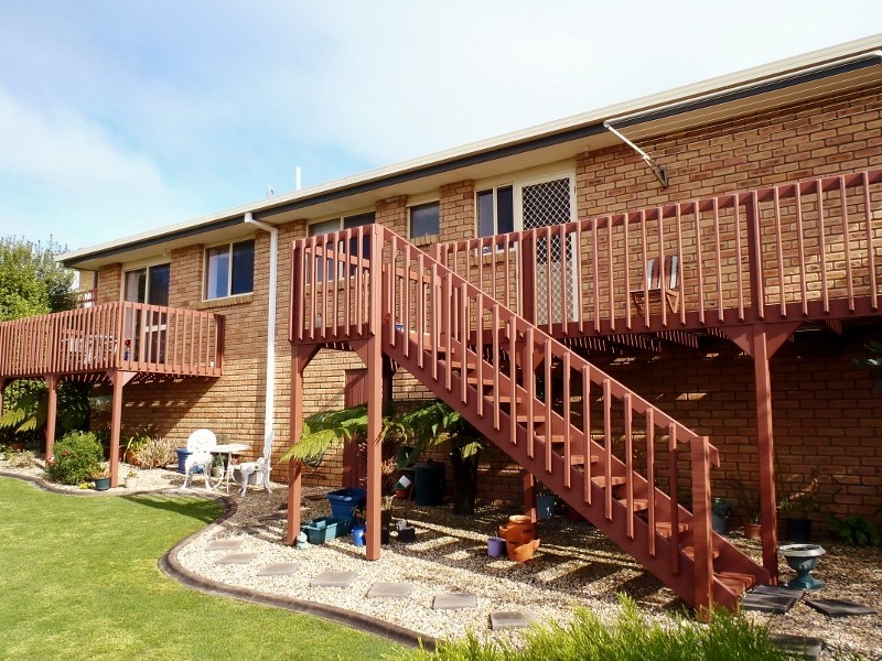 2/106 Cardigan Street, Somerset TAS 7322