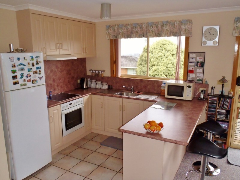 2/106 Cardigan Street, Somerset TAS 7322