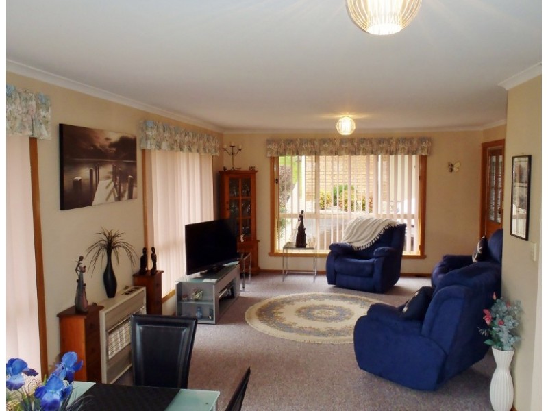 2/106 Cardigan Street, Somerset TAS 7322