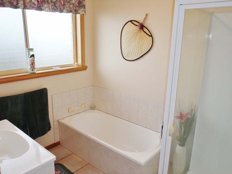 2/106 Cardigan Street, Somerset TAS 7322