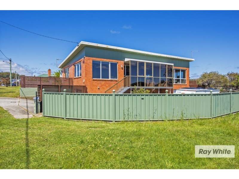 16 Esplanade, Somerset TAS 7322