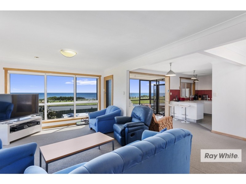 16 Esplanade, Somerset TAS 7322