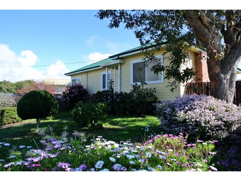 33 Ashwater Crescent, Penguin TAS 7316