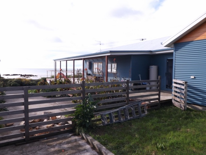 152 Main Road, Penguin TAS 7316