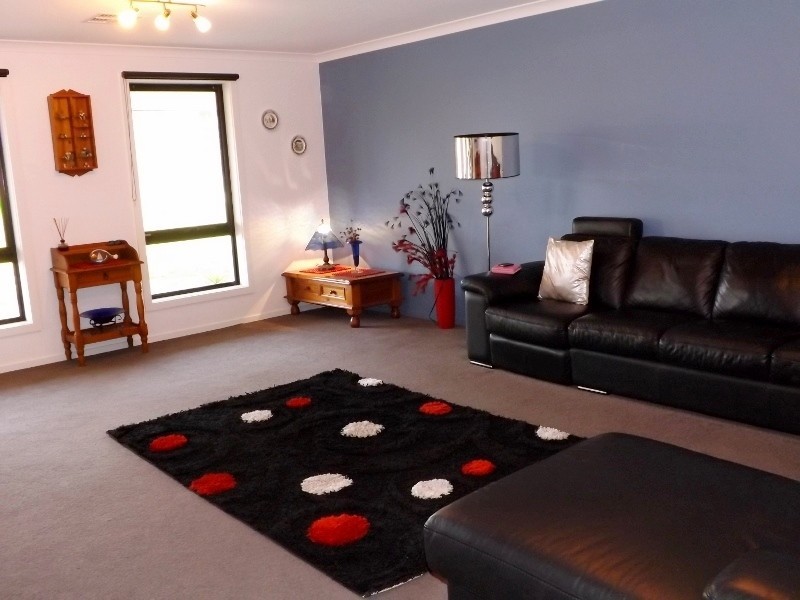 17 Allegra Drive, Heybridge TAS 7316